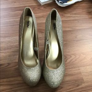 Gold Sparkle Heels Never Worn